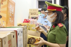 Thanh Hóa: Phát hiện và bắt giữ gần 5 tấn bánh kẹo, thực phẩm và đồ uống nhập lậu