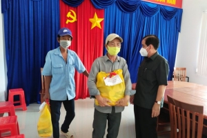Cà Mau: Trao tặng 10.913 gói quà an sinh xã hội cho hộ nghèo, hộ cận nghèo