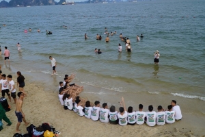 Thành phố Hạ Long cho mở lại bãi tắm công cộng và một số hoạt động khác