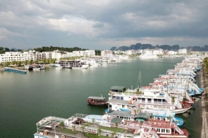 Quảng Ninh tạm dừng cấp phép cho tàu tham quan Vịnh Hạ Long