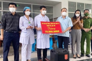 Lãnh đạo thành phố Lạng Sơn: Thăm và tặng quà 11 điểm tiêm vắc xin trên địa bàn