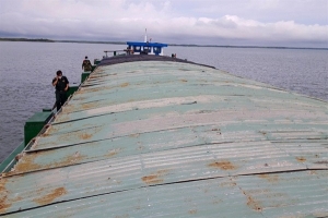 TP. HCM: Tạm giữ sà lan vận chuyển 150 tấn phân bón không rõ nguồn gốc