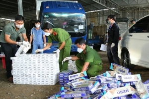 Bắt quả tang 2 đối tượng vận chuyển 11.200 bao thuốc lá nhập lậu tại Sóc Trăng