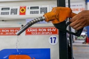 Ngày mai (11/10), giá xăng có thể tăng 1.000 đồng/lít?