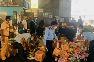 Phú Yên: Tiêu hủy lượng lớn hàng hóa không đủ điều kiện lưu hành trên thị trường
