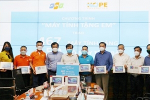 Cần Thơ: Tiếp nhận hơn 500 máy tính cho các em học sinh có hoàn cảnh khó khăn