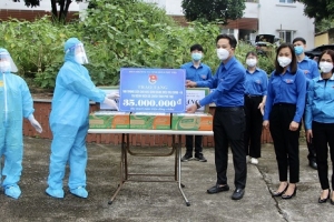 Tỉnh đoàn Phú Thọ tặng quà học sinh mắc Covid-19