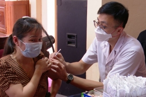 Tập đoàn FLC và Bệnh viện Bạch Mai hỗ trợ tiêm vắc xin phòng chống Covid-19
