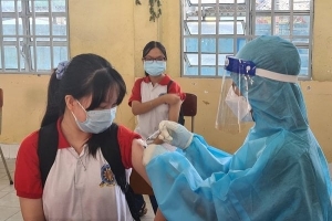 Bình Dương: Gần 100% học sinh THPT đã tiêm mũi 1 vắc xin Covid-19