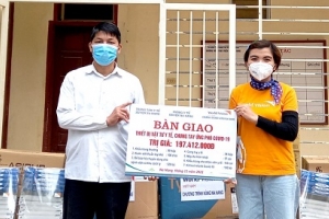 Huyện Na Hang (Tuyên Quang) được trao tặng vật tư y tế phòng chống dịch Covid-19