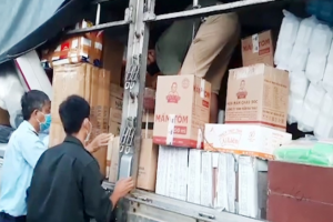 An Giang: Bắt quả tang 2 xe tải chở đầy hàng hóa nghi nhập lậu
