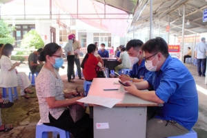 Kon Tum: Huy động người dân tham gia tiêm chủng vắc xin phòng Covid-19
