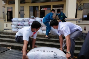 Ủy ban Mặt trận Tổ quốc Cà Mau hỗ trợ gạo cho 3.415 hộ dân khó khăn tại các khu phong tỏa
