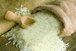 Gạo 5% tấm của Việt Nam giảm giá