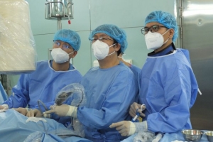 Áp dụng phương pháp tán sỏi qua da đường hầm nhỏ, điều trị tối ưu trường hợp sỏi thận kích thước trung bình