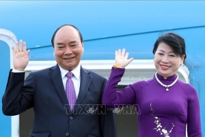 Chủ tịch nước Nguyễn Xuân Phúc và Phu nhân lên đường thăm chính thức Thụy Sỹ