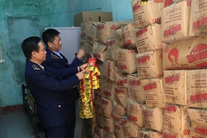 Cục Quản lý thị trường Lào Cai tạm giữ trên 55.000 gói kẹo không rõ nguồn gốc xuất xứ