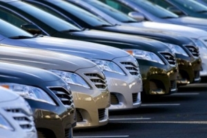 Gần 12.000 ô tô đăng ký trong ngày đầu giảm 50% phí trước bạ