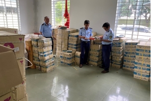 Phát hiện số lượng lớn mỹ phẩm và cây dao không hóa đơn chứng từ trên đường vận chuyển đi TP.HCM tiêu thụ