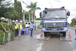 Kon Tum tăng cường công tác kiểm soát tải trọng xe