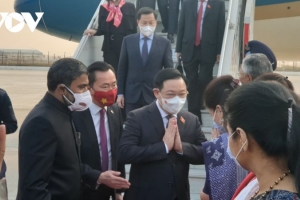 Chủ tịch Quốc hội Vương Đình Huệ đến New Delhi, bắt đầu thăm chính thức Ấn Độ