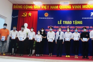 Hậu Giang: Tập đoàn VNPT trao tặng 2.187 máy tính bảng và Sim 4G cho học sinh có hoàn cảnh khó khăn