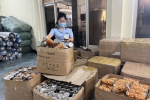 Cơ quan chức năng Phú Yên tạm giữ lô thực phẩm và hàng gia dụng vi phạm trị giá 1,2 tỷ đồng