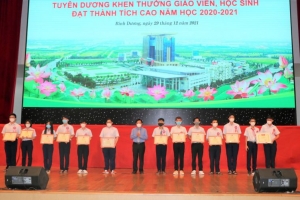 Bình Dương tuyên dương, khen thưởng giáo viên, học sinh đạt thành tích cao trong năm học 2020-2021