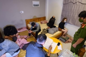 Công an Đà Nẵng đột kích khách sạn, phát hiện hàng chục nam, nữ thác loạn ma túy