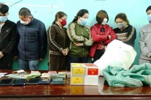 Công an Bố Trạch bắt quả tang nhóm nam nữ đánh bạc, thu hàng trăm triệu đồng