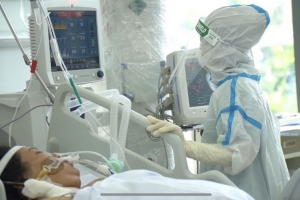 Tính đến sáng 12/01, gần 900 bệnh nhân Covid-19 đang thở máy và ECMO