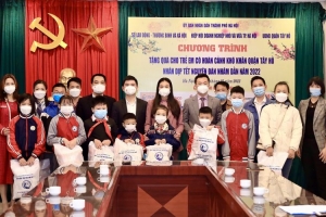 Tập đoàn T&T trao quà cho trẻ em khó khăn tại Hà Nội