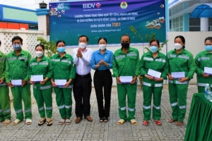 Cà Mau: Trao quà Tết cho công nhân lao động bị ảnh hưởng do dịch Covid-19