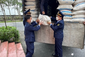 Thu giữ 2.000 kg đường tinh luyện nhập lậu tại Hà Tĩnh