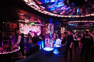 Các địa phương căn cứ cấp độ dịch để mở lại dịch vụ karaoke, vũ trường