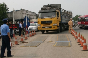 TP. Hồ Chí Minh lập biên bản xử phạt vi phạm gần 6.000 phương tiện quá tải, quá khổ