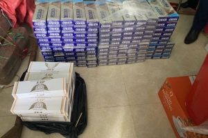 Tạm giữ gần 1.500 bao thuốc lá điếu do nước ngoài sản xuất tại Kiên Giang