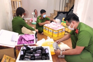 Đột kích tổng kho điều chế kem làm trắng da, cao tan mỡ bụng trái phép tại Đà Nẵng