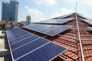 Mỹ khởi xướng điều tra chống lẩn tránh thuế đối với bin năng lượng mặt trời của Việt Nam
