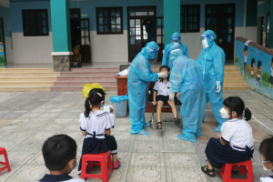 Ngày 16/04, TP. Hồ Chí Minh tổ chức tiêm vaccine ngừa Covid-19 cho học sinh lớp 6