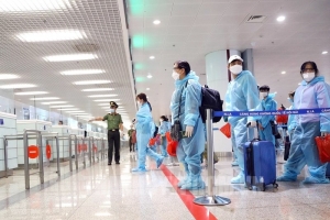 Từ 0h ngày 27/04, Việt Nam tạm dừng khai báo y tế Covid-19 với người nhập cảnh