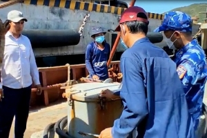 Tạm giữ tàu chở 150.000 lít dầu DO không rõ nguồn gốc xuất xứ