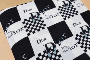 Phát hiện vụ nhập khẩu hơn 2.000 mét vải giả nhãn hiệu DIOR