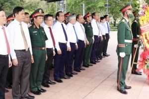 Chủ tịch nước dâng hương tưởng nhớ các Anh hùng liệt sỹ tại Thành cổ Quảng Trị