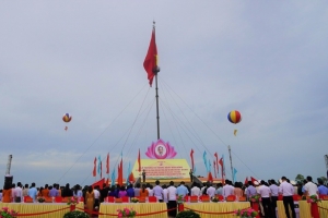 Chủ tịch nước Nguyễn Xuân Phúc dự Lễ thượng cờ 'Thống nhất non sông'