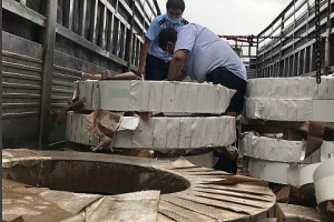 Lực lượng Quản lý thị trường Long An tạm giữ 25 tấn kim loại có dấu hiệu vi phạm