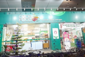 Co.op Food bán thực phẩm hết hạn sử dụng, nhân viên nói: “Bạn cứ chụp thoả mái, không làm gì được bọn tớ đâu?"