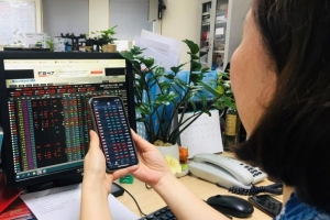 Bất chấp VN- Index giảm điểm tới tấp khối ngoại vẫn mua ròng gần 1.800 tỷ đồng trong tuần