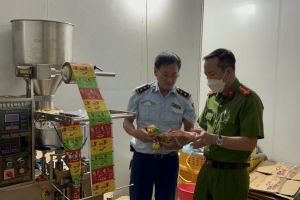 Phát hiện kho chứa hàng tấn kẹo Trung Quốc đang hô biến thành kẹo xuất xứ Nhật Bản