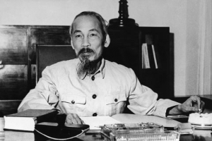 Nhân kỷ niệm 132 năm ngày sinh của Người, lãnh đạo Đảng, Nhà nước vào Lăng viếng Chủ tịch Hồ Chí Minh